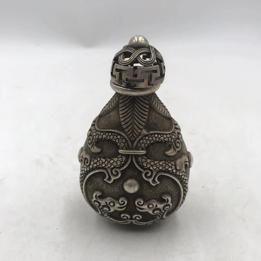 Vintage Collectible Bottles - ขวดสูบยาสูบทองเหลืองสีขาวแบบจีน แกะสลักสองด้าน ชุดบุหรี่ ลายนูนคู่ มังกรเล่นลูกปัด ของสะสม