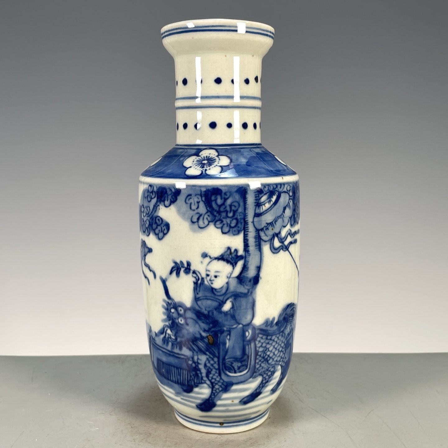 แจกันลายครามสีน้ำเงินและสีขาว  - Vintage Collectible Pottery บทวิจารณ์และราคา